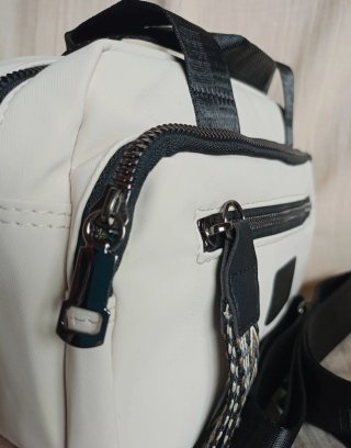 Bolso Bandolera Nylon Suave Blanco Roto y Negro
