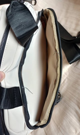 Bolso Bandolera Nylon Suave Blanco Roto y Negro