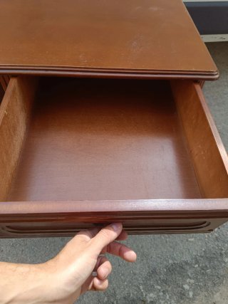 Antigua mesa de escritorio de madera