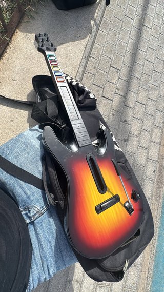 PS3 Slim + Mando + Guitarra Guitar Hero