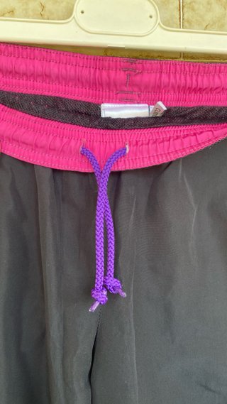 Pantalón Adidas negro y rosa
