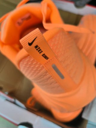 Nike zoomx vomero plus