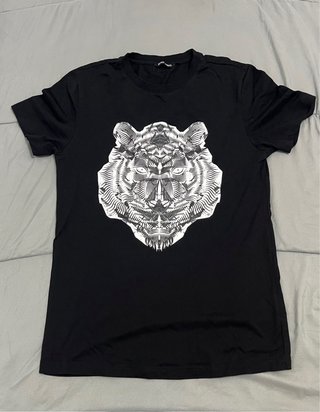 Camiseta Negra con Diseño de Tigre