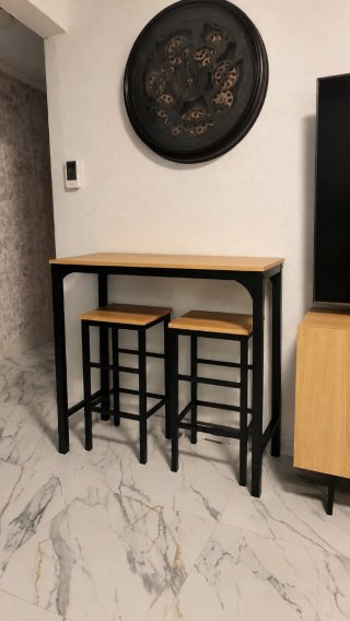 Mesa alta bar madera y metal. Muy bien estado.
