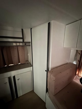 Caravana con comedor y aire acondicionado