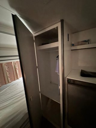 Caravana con comedor y aire acondicionado