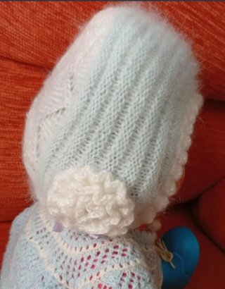 Gorrito bebé tejido a mano