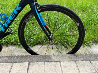 BICICLETA DE CARRETERA  TREK DOMANE SL5 Negra/Azul