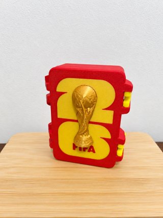 Caja cromos Mundial FIFA 2026 con trofeo 3D