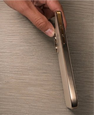 iPhone 16 Pro Max - Negro/Dorado