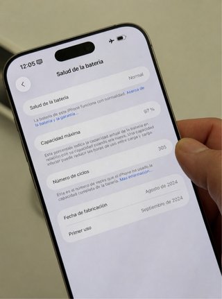 iPhone 16 Pro Max - Negro/Dorado