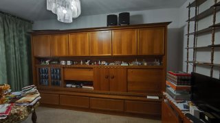 Mueble de salón madera y cristal