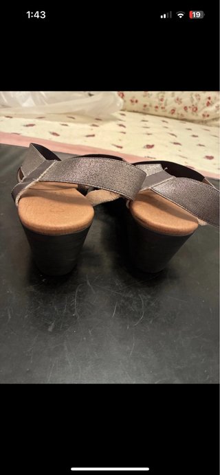 Sandalias de piel plateadas Talla 39