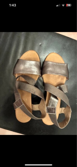 Sandalias de piel plateadas Talla 39