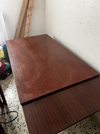 Mesa con 4 sillas en buen estado lo vengo porque n