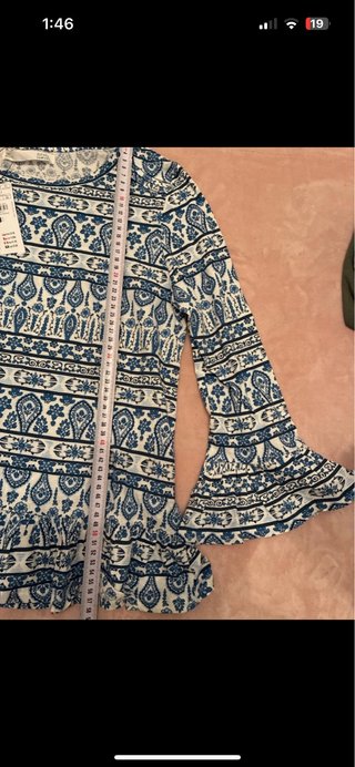 Blusa estampada azul y blanca Talla L
