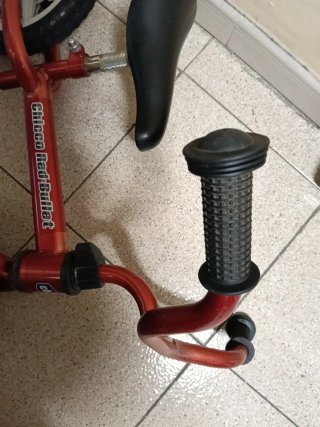 Bicicleta sin pedales Chicco Roja