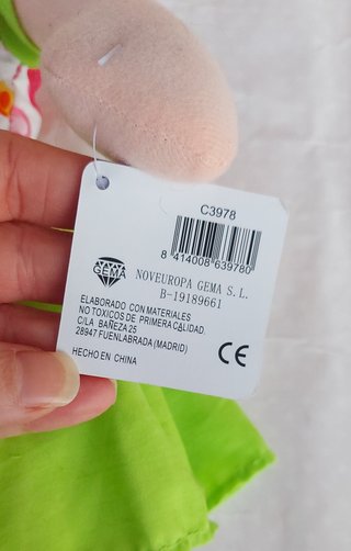 Muñeca de trapo con vestido floral