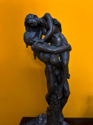 Escultura pareja amantes bronce