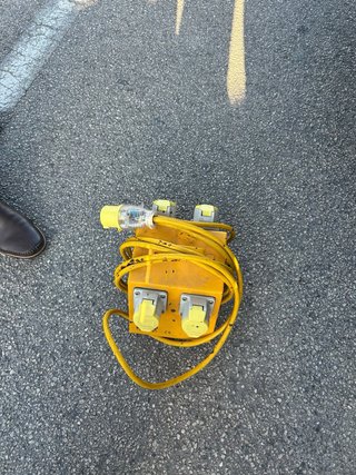 Adaptador de corriente defender
