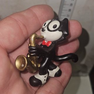 Figura Félix el Gato con Saxofón