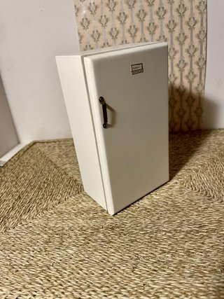 Frigorifero vintage per casa delle bambole