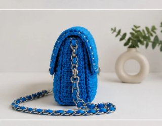 Bolso crochet azul hecho a mano con cadena