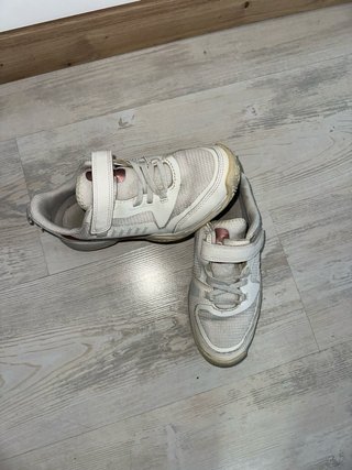 Zapatos blancos para niños