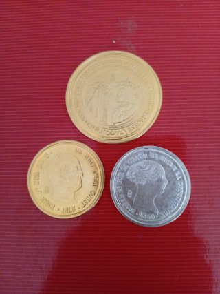 Lote de 3 monedas antiguas.