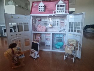 Casa de las Barriguitas y muñecas incluídas