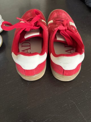 Lote 2 zapatillas  -New Balance y Stradivarius