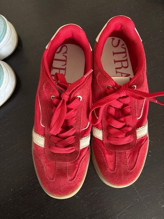Lote 2 zapatillas  -New Balance y Stradivarius