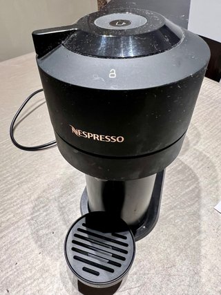 Cafetera Nespresso Negra Modelo VERTUO
