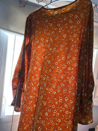 Vestido Mango floral mostaza talla M