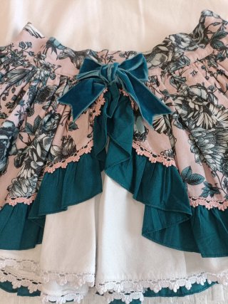 Conjunto niña: blusa blanca y falda floral