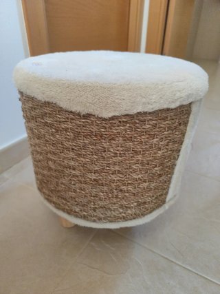 Casita para gatos de mimbre y felpa