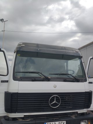 Camión Mercedes SK 1827 con Grúa Palfinger