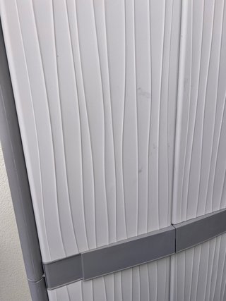 Armario de jardín de plástico gris y blanco nuevo