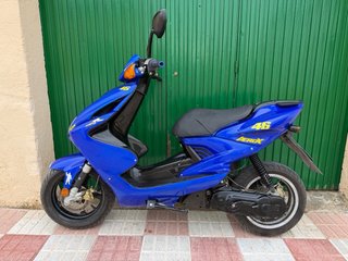 Yamaha Aerox Azul
