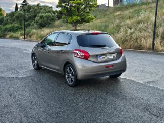Peugeot 208 1.6hdi 113CV