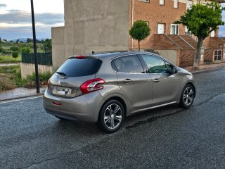 Peugeot 208 1.6hdi 113CV