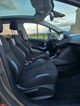 Peugeot 208 1.6hdi 113CV