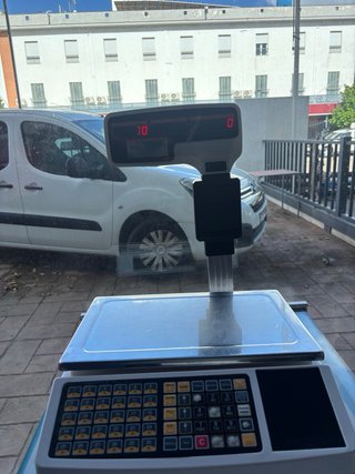 Báscula con ticket necesita estar enchufada