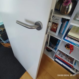 Puerta blanca interior