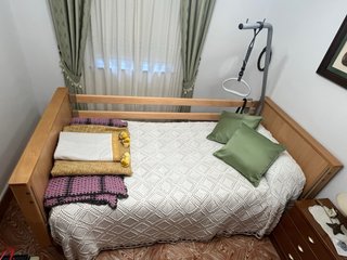 Cama ortopédica con colchón e incorporador
