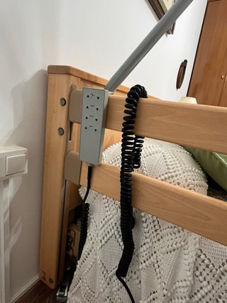 Cama ortopédica con colchón e incorporador