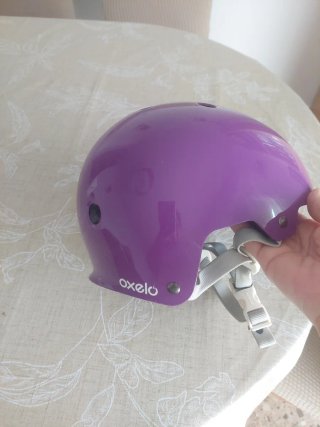 Casco morado bici/patinete