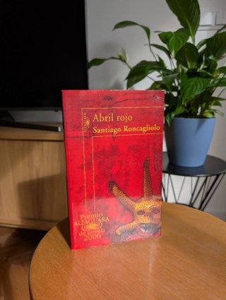 Abril rojo (Premio Alfaguara 2006) / Red April ...