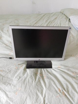 Pantalla BenQ y Teclado Logitech