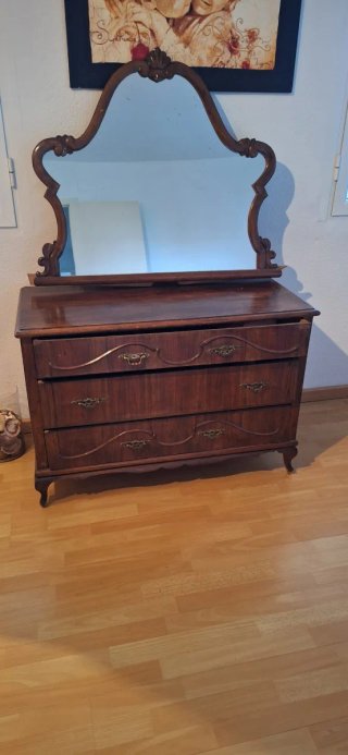 Mueble tocador antiguo con espejo